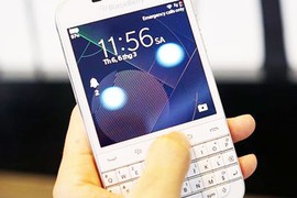 Cận cảnh đập hộp Blackberry Classic phiên bản trắng 