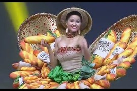 H'Hen Niê gây náo nhiệt Miss Universe 2018 bằng trang phục "bánh mì"