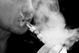 Thanh niên 19 tuổi suýt chết vì hút vape