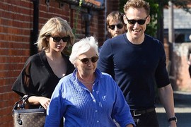 Taylor Swift và Tom Hiddleston ra mắt cha mẹ hai bên