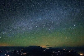 Loạt ảnh mưa sao băng Geminids vừa diễn ra đẹp lung linh