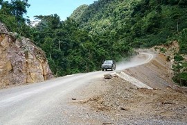 Lạnh gáy cung đường độc đạo xuyên "lãnh địa ma túy" Tà Dê 