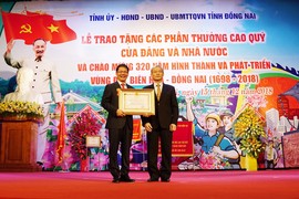 Ông Trần Bá Dương và THACO nhận Huân chương Lao động hạng Nhất