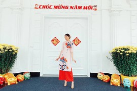 Vợ chồng Lan Khuê diện cực đẹp đôi đón mùa xuân mới trong biệt thự khủng