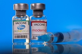 Hỏi đáp COVID-19: Tiêm mũi 1 vắc xin Moderna “mix” mũi 2 Pfizer có tốt?