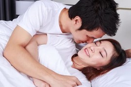 Đang ân ái, chàng trai chạy trối chết vì điều khó nói này