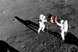 Số phận kỳ lạ của túi bụi Mặt Trăng tàu Apollo 11 mang về