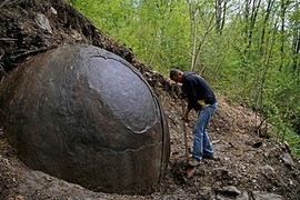 Bí ẩn khối cầu đá “ngoài hành tinh” ở Bosnia