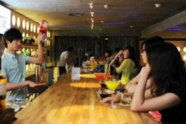 Biến chuồng lợn thành quán bar, tháng đút túi 200 triệu