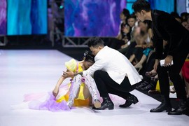 Sự thật đáng phẫn nộ sau cú nhào lộn 'thảm họa' trên sàn catwalk của Minh Hằng