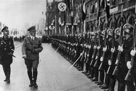 Sốc với “búp bê tình yêu” Hitler đặt làm cho binh sĩ Đức