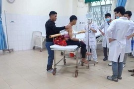 Nam thanh niên bị cây keo đâm xuyên người