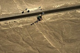 Nóng: UFO của người ngoài hành tinh từng hạ cánh ở sa mạc Nazca?