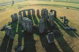 Ai bỏ tiền mua bãi đá cổ Stonehenge và tặng cho nước Anh?