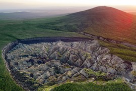 Vì sao “cổng vào thế giới ngầm” ở Siberia ngày càng lớn dần? 