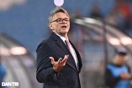 HLV Troussier: “Đội tuyển Việt Nam không có tiền đạo giỏi“