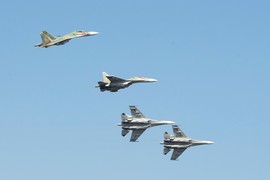 Tiết lộ màn biểu diễn độc đáo của Su-30MK2 tại triển lãm Quốc phòng