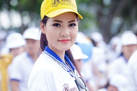 Trần Thị Quỳnh chuộc lỗi sau sự cố Mrs World