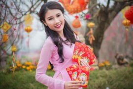 Top 5 HHVN Thanh Tú khoe sắc giữa vườn xuân