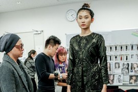 Kim Nhung trình diễn BST của Công Trí tại Tokyo Fashion Week