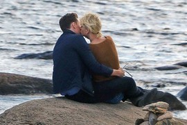 Tom Hiddleston thừa nhận yêu Taylor Swift