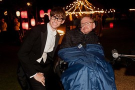 Ngôi sao "Thuyết vạn vật" gửi lời tiếc thương thiên tài Stephen Hawking