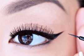 Cách kẻ eyeliner siêu đơn giản giúp đôi mắt sáng bừng long lanh