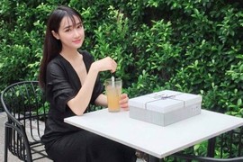 Nhã Phương tái xuất khác lạ sau 2 tháng “mất tích” trên mạng xã hội