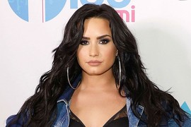 Demi Lovato tụ tập bạn bè thâu đêm trước khi sốc thuốc