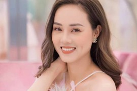 Nụ cười "toả nắng" của vợ NSND Công Lý