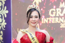 Phan Kim Oanh lập kỳ tích, tiếp tục giữ vương miện Mrs Grand International