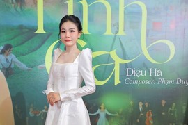 Diệu Hà cùng ê-kíp mang đàn Piano nửa tấn lên núi quay MV