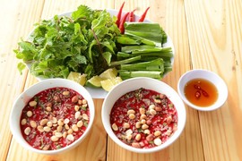 Ăn tiết canh nguy cơ nhiễm loạt bệnh nguy hiểm