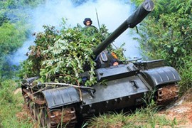 Xem “rùa thép” T-54 huấn luyện ở Tây Nguyên