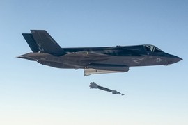 Tiêm kích F-35B lần đầu phóng bom “có mắt”