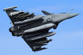 Tiêm kích Rafale mang đầy đủ “hàng nóng“