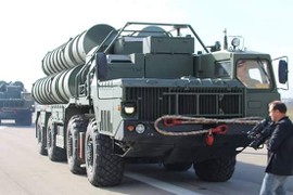 Ảnh nóng: Tên lửa S-400 đã tới căn cứ ở Syria