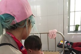 Video: Vào viện tâm thần, Bella quyết không cho ai bế con