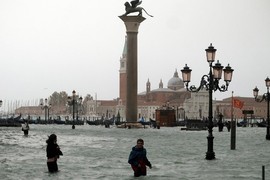 Video: Venice "chìm" trong triều cường cao bất thường