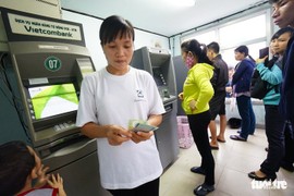 Vietcombank lại tăng phí rút tiền ATM nội mạng