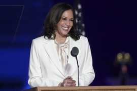 Gu thời trang thanh lịch của Phó Tổng thống Mỹ tương lai Kamala Harris