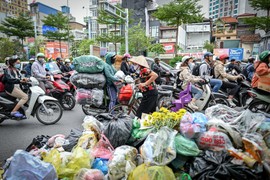 Hà Nội yêu cầu xử lý trách nhiệm nhà thầu để ùn ứ rác ở Yên Phụ