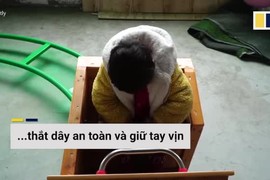 Video: “Ông bố quốc dân” tự tay làm tàu lượn siêu tốc cho con