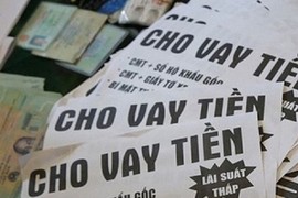 Hai cựu cán bộ công an phường ở Hà Nội bị cáo buộc cho vay nặng lãi, tổ chức ghi lô đề