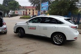 Tò mò Lexus 3 tỷ đồng chạy taxi ở Phú Thọ