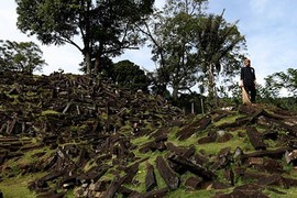 Bạn biết gì về kim tự tháp Gunung Padang vô cùng bí ẩn?