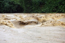 Cảnh báo lũ trên các sông Bắc Bộ, ngập úng ở TP Yên Bái