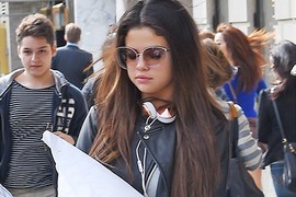 Selena Gomez dừng mọi công việc vì mắc bệnh nguy hiểm