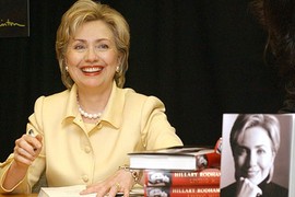 Bà Clinton đổ bệnh, lời sấm truyền của Vanga ứng nghiệm?