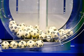 Trúng xổ số Powerball Mỹ: Bị sét đánh còn dễ hơn 250 lần 